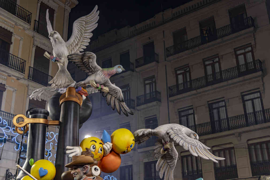 Valencia - fallas 2023 - falla Plaza de la Merced - Llamame llamame 08.jpg
